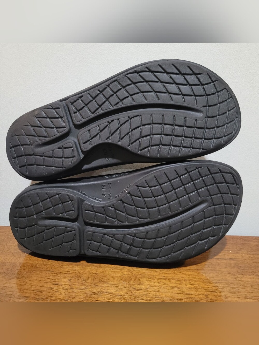 Oofos OOahh Women's 7 Men's 5 Black Slide Recovery Sandles - Picture 7 of 9